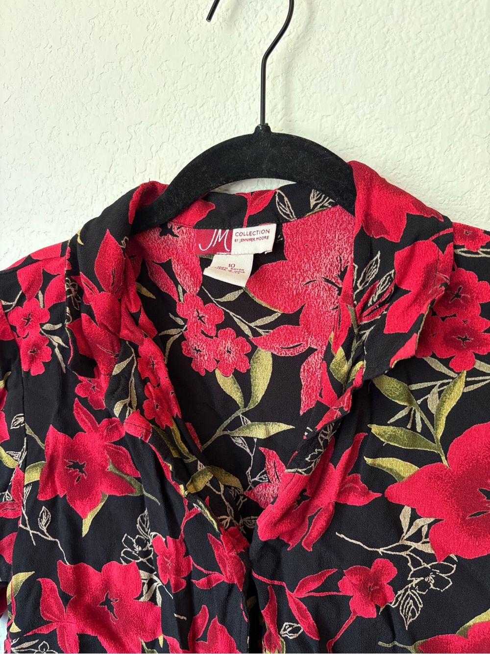 Feminine Floral Button Up - Picture 2 of 2